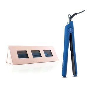 1.25" Flat Iron with Ionic Technology and Floating Ceramic Floating Plates